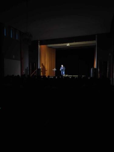 8stand-up-kaminski-2024